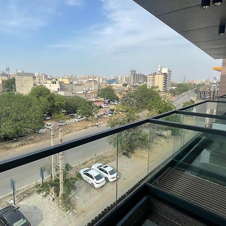 Saltstayz Premier - Near Golf Course Road & Sector 57 غورغاون المظهر الخارجي الصورة