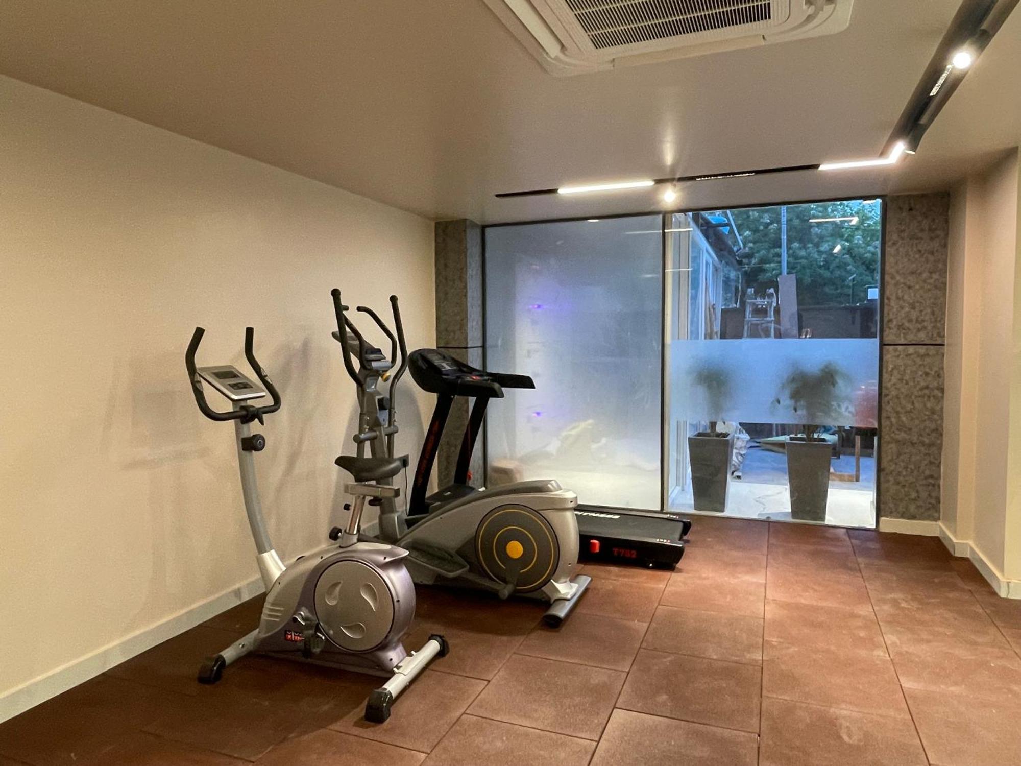 Saltstayz Premier - Near Golf Course Road & Sector 57 غورغاون المظهر الخارجي الصورة