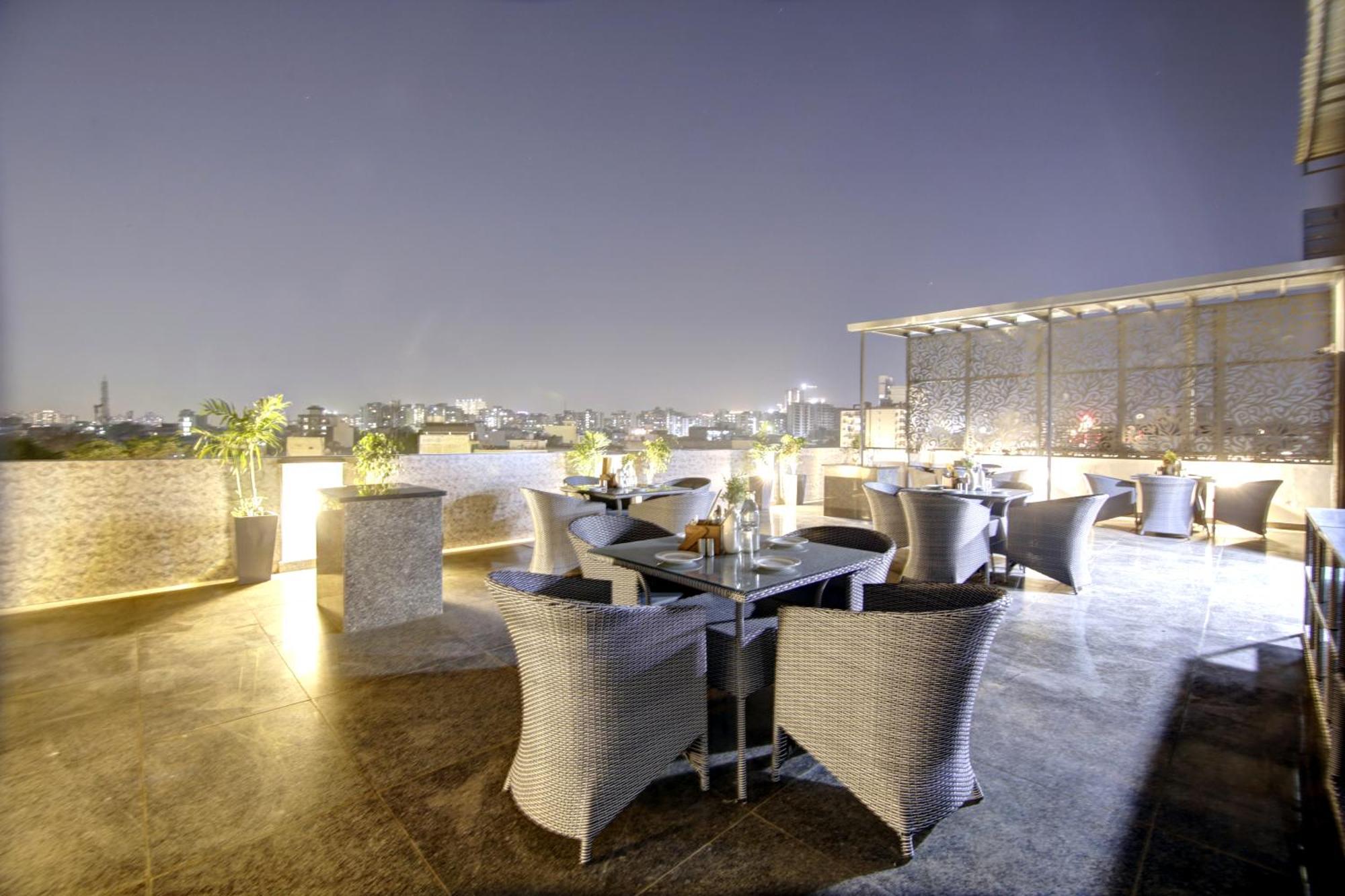 Saltstayz Premier - Near Golf Course Road & Sector 57 غورغاون المظهر الخارجي الصورة