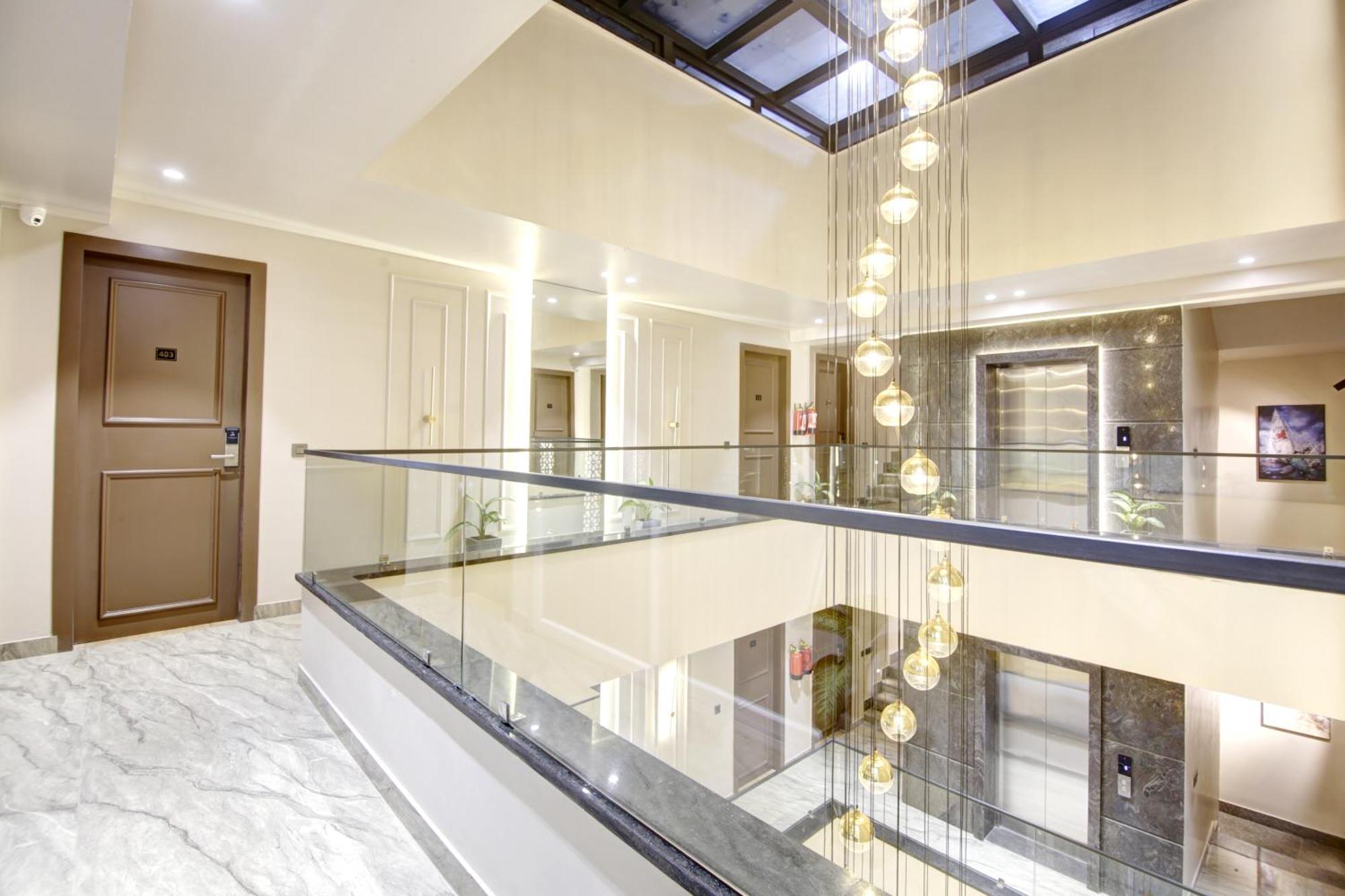 Saltstayz Premier - Near Golf Course Road & Sector 57 غورغاون المظهر الخارجي الصورة